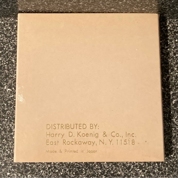 NIB Vintage KINGSLEY Compact folding Mirror
Plain & Magnifying - Picture 4 of 12